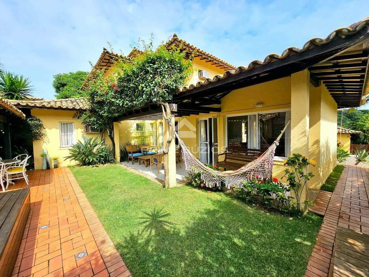 Casa em condomínio a venda, 4 quartos, 4 suítes, 2 vagas, Ferradura – Armação dos Búzios/RJ