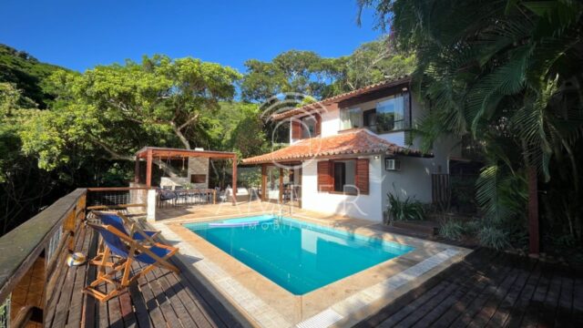 Casa à venda, 3 quartos, 2 suítes, 2 vagas, 200 m², Ferradura - Armação dos Búzios/RJ