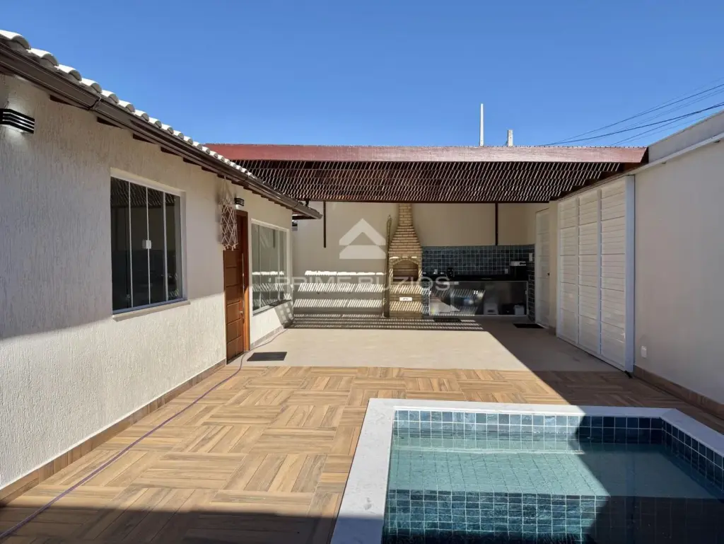 casa com 3 quartos, (1 suíte), 1 vaga, à venda em Tucuns, Armação dos Buzios, RJ
