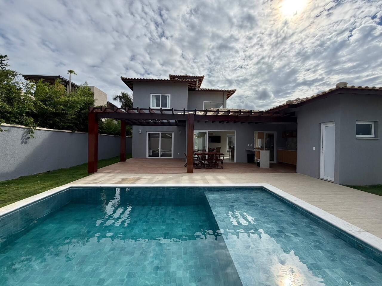 Casa em condomínio para temporada, 4 quartos, 4 suítes, 3 vagas, Caravelas – Armação dos Búzios/RJ
