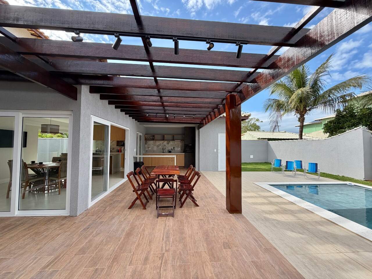Casa em condomínio para temporada, 4 quartos, 4 suítes, 3 vagas, Caravelas – Armação dos Búzios/RJ